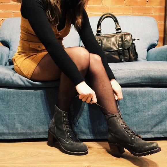 Frye Sabrina 6G Black Lace Up Combat Ankle Bootie - Picture 8 of 16